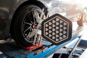 CarWheelBalancerCalibrateWithLaserReflectorAttachOnEach - Meineke Chattanooga Meineke Car Care | Tire Balancing | Hixson